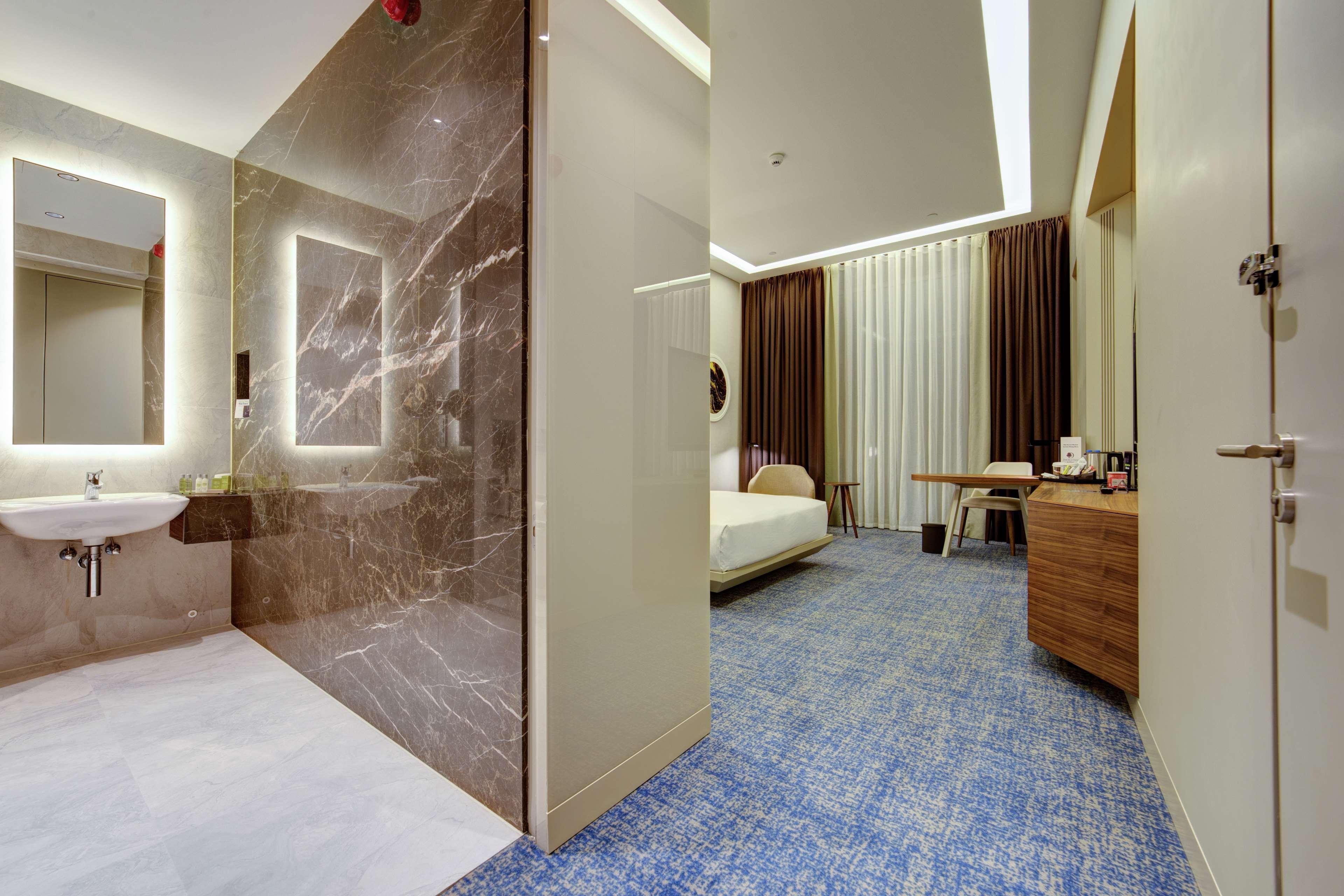 Hotel Doubletree By Hilton Adana Esterno foto