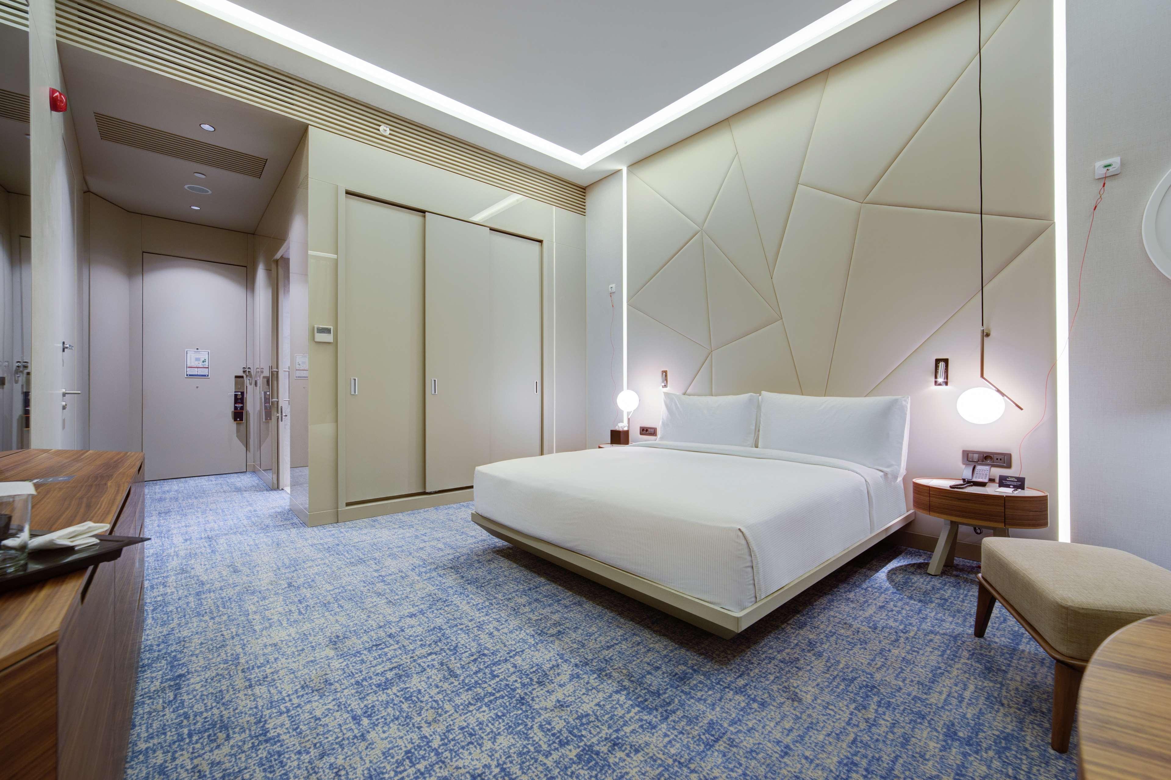 Hotel Doubletree By Hilton Adana Esterno foto