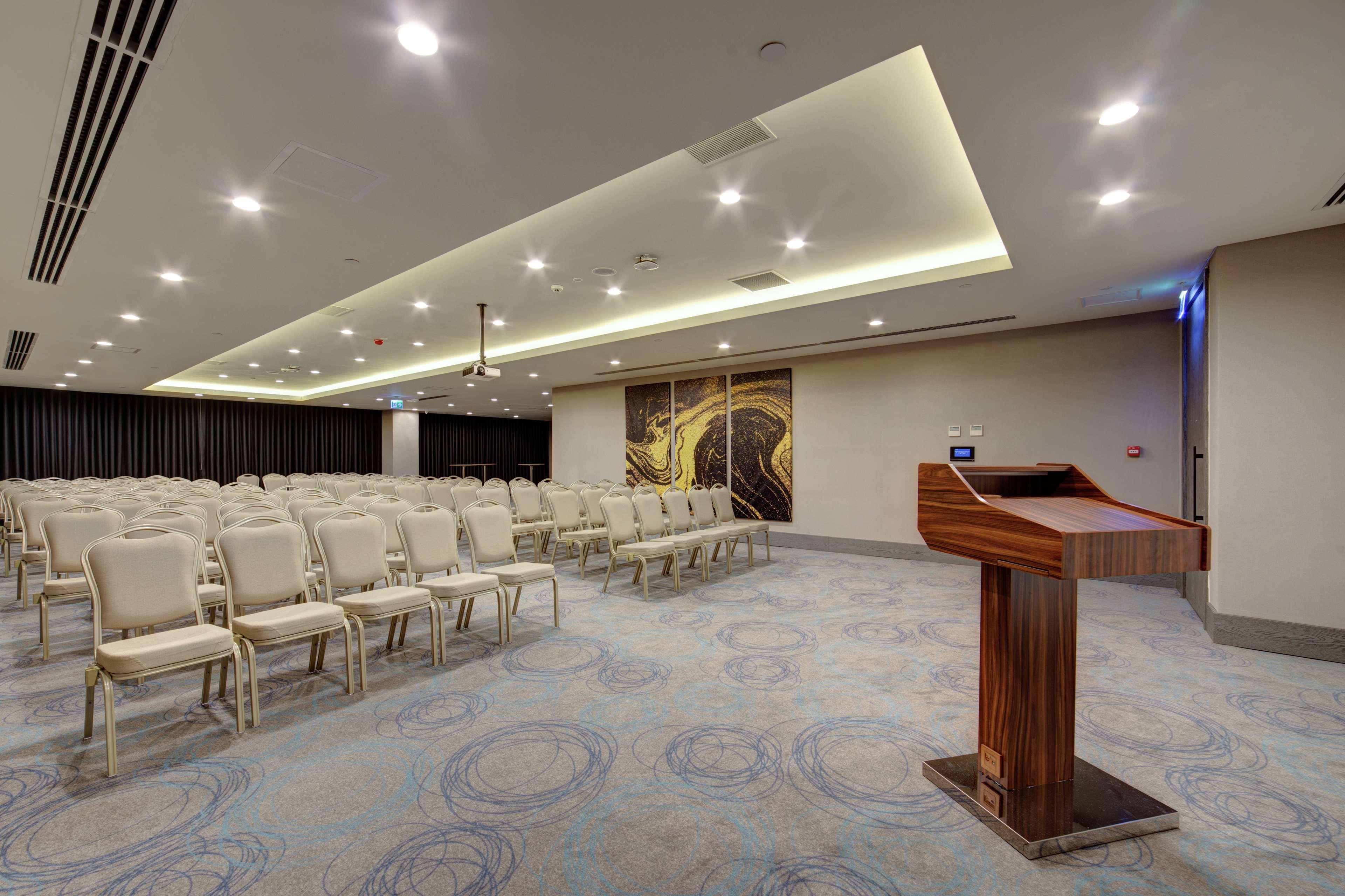 Hotel Doubletree By Hilton Adana Esterno foto