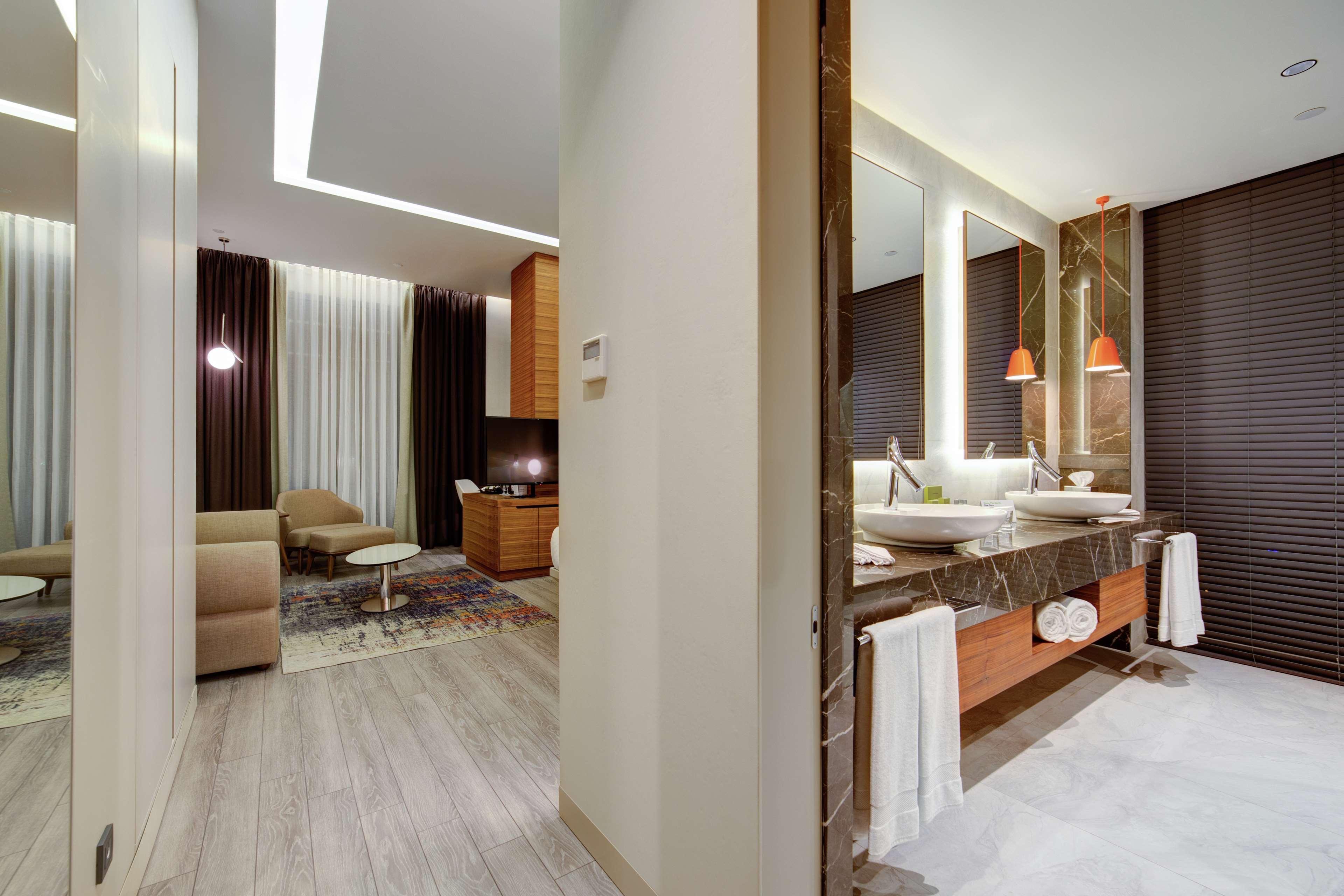Hotel Doubletree By Hilton Adana Esterno foto