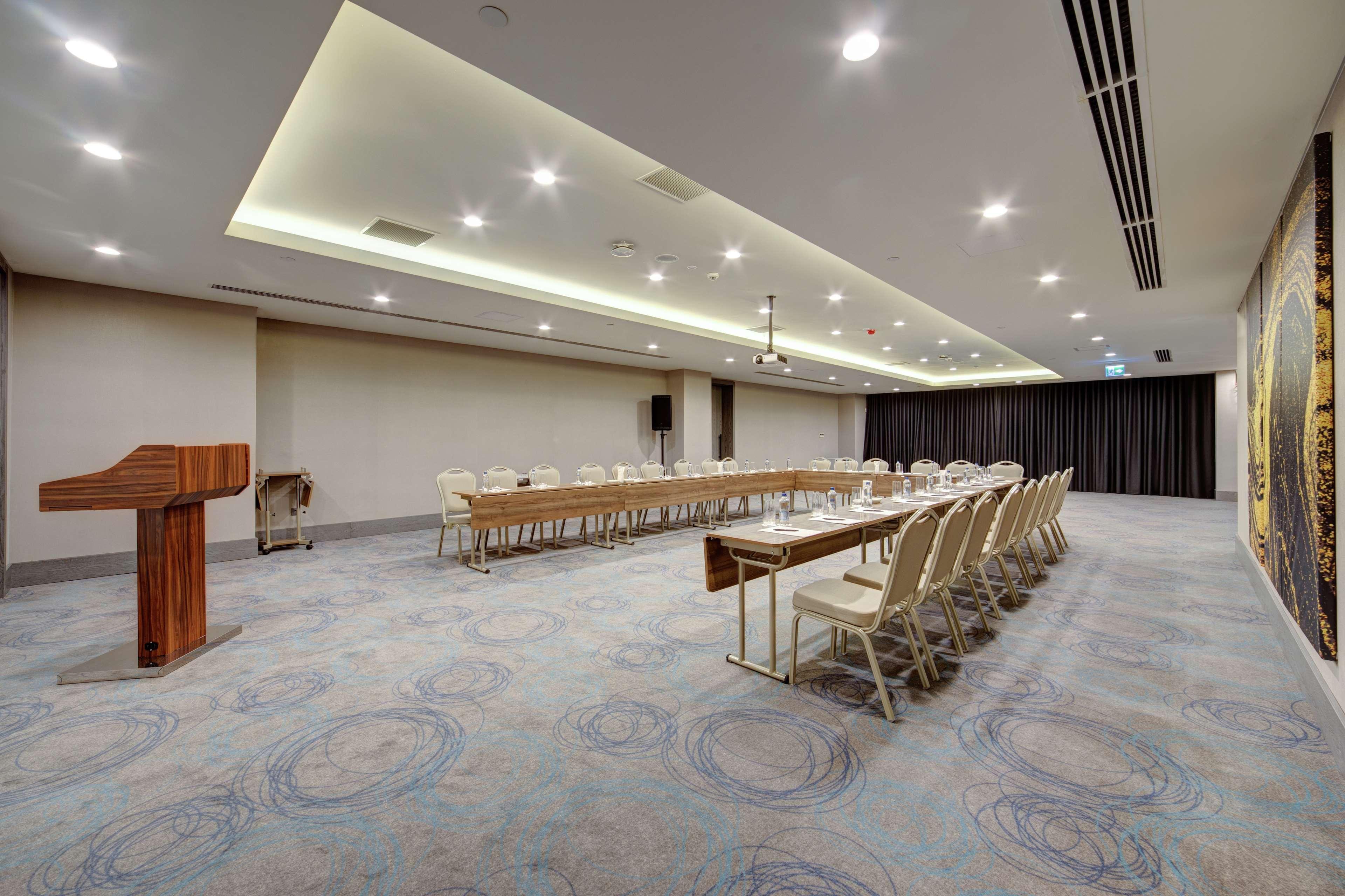 Hotel Doubletree By Hilton Adana Esterno foto