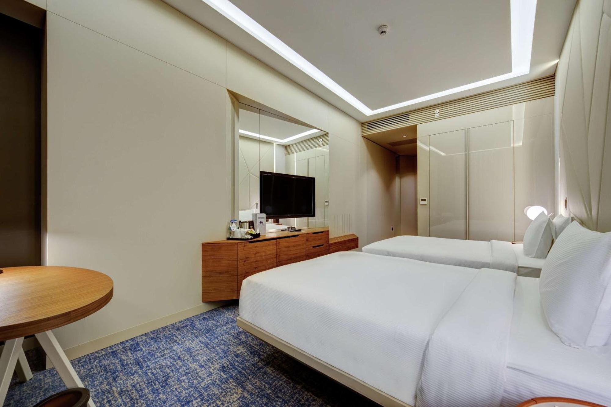 Hotel Doubletree By Hilton Adana Esterno foto