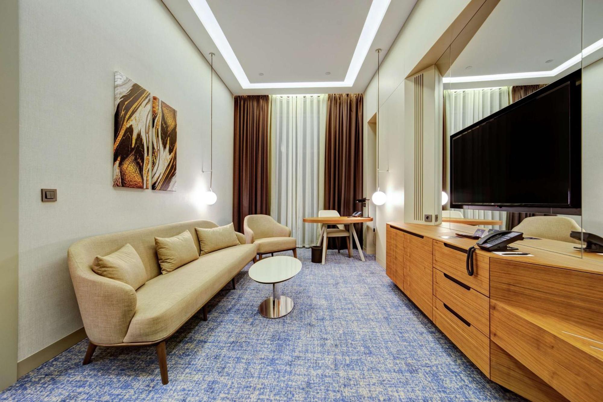 Hotel Doubletree By Hilton Adana Esterno foto