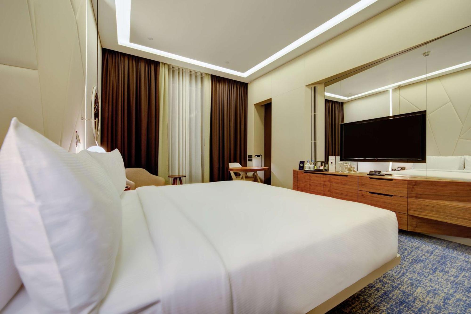 Hotel Doubletree By Hilton Adana Esterno foto